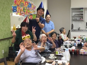 垂水の高齢者向け住宅、鈴木在宅ケアサービスのお誕生日会
