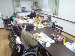  サービス付き高齢者向け住宅 サニーサイドホームすず|食事風景