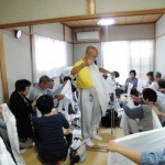 「神戸心肺蘇生を広める会」の講習を受ける訪問介護ケアサービス泉が丘スタッフ